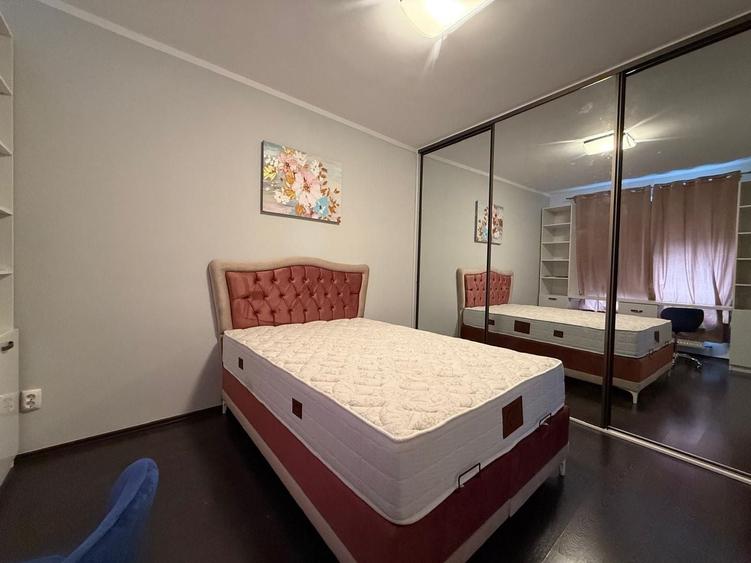 Apartament cu 3 camere decomandat, mobilat în Faleză
