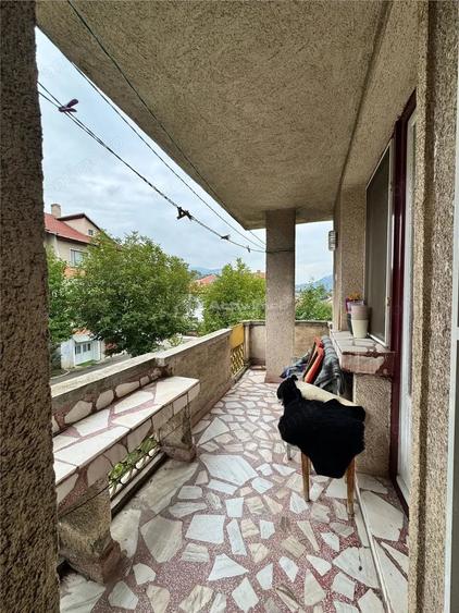 Apartament cu 4 camere decomandat în Micul Dallas