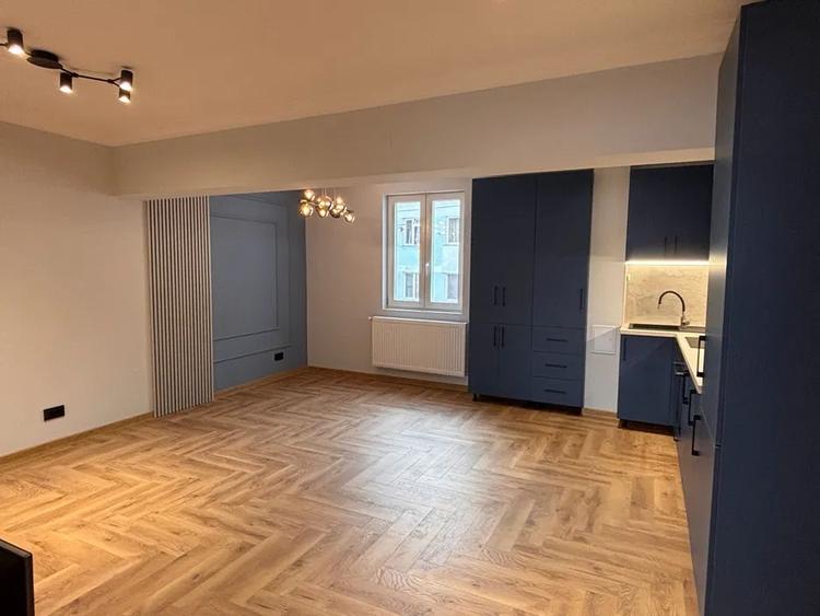 Apartament cu 3 camere decomandat în Precista