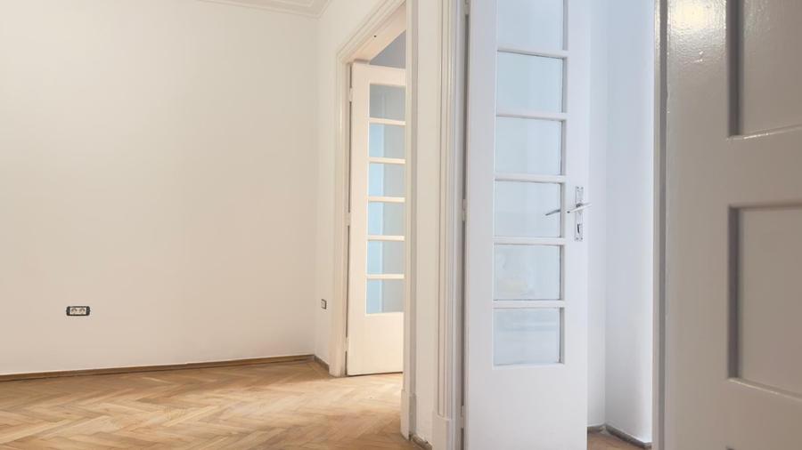 Apartament cu 5 camere decomandat în P-ța Victoriei