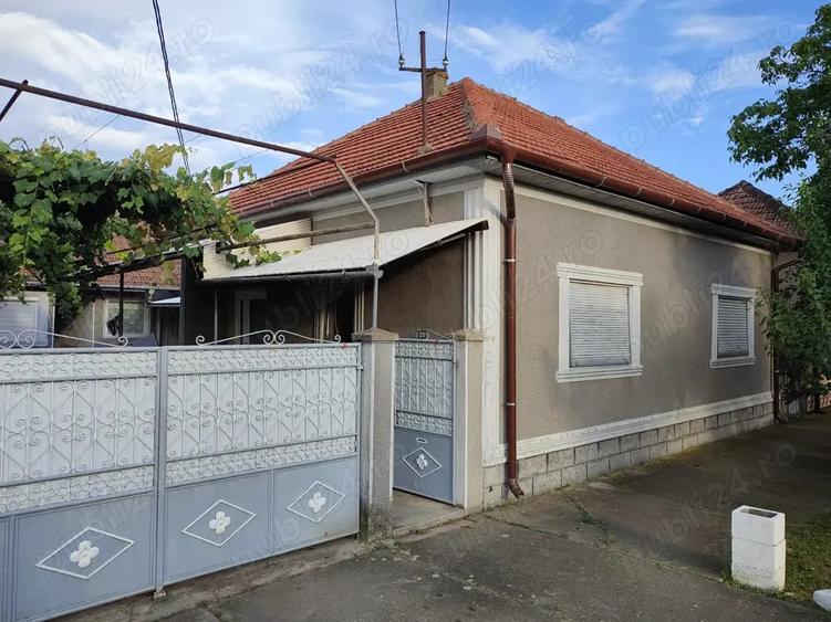 Casă cu 5 camere în Ineu