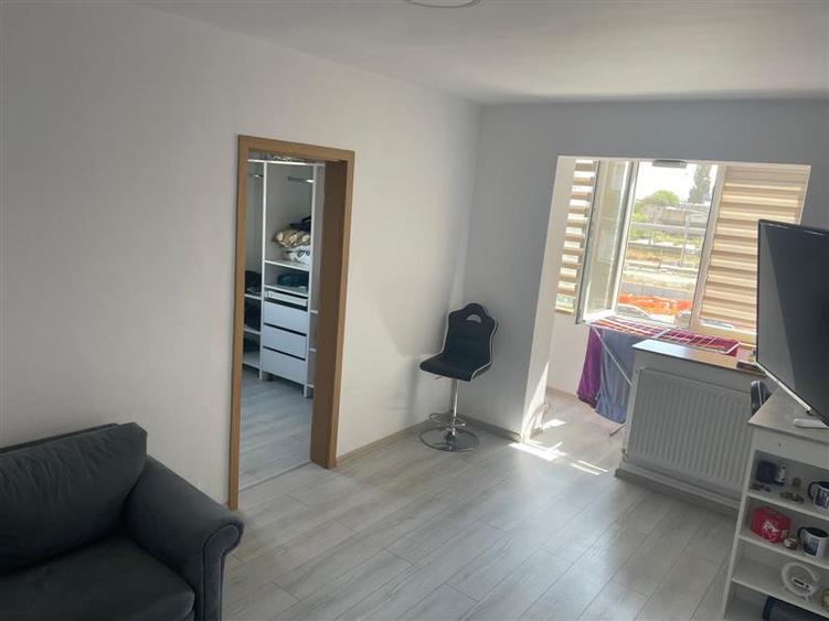 Apartament cu 2 camere semidecomandat, mobilat în Aradul Nou