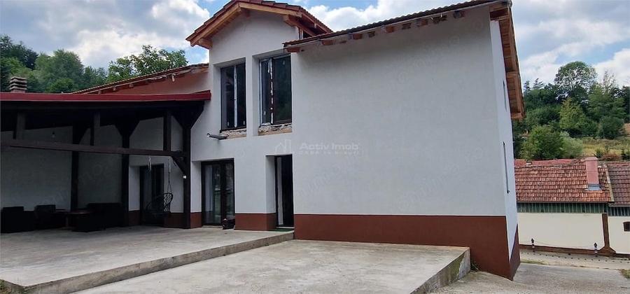 Casă cu Teren 878 Mp în Văliug
