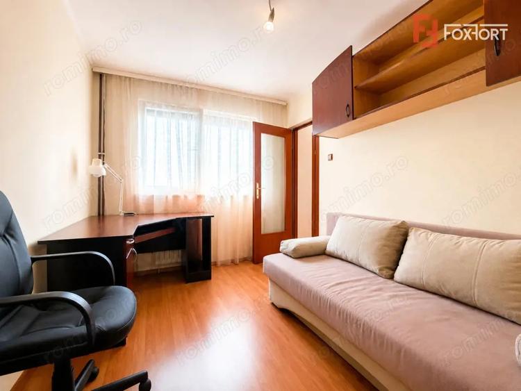 Apartament cu 3 camere semidecomandat în Aurel Vlaicu