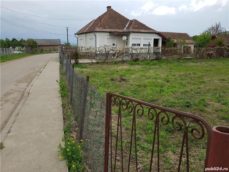 Teren de 2700 mp, în Mărișelu