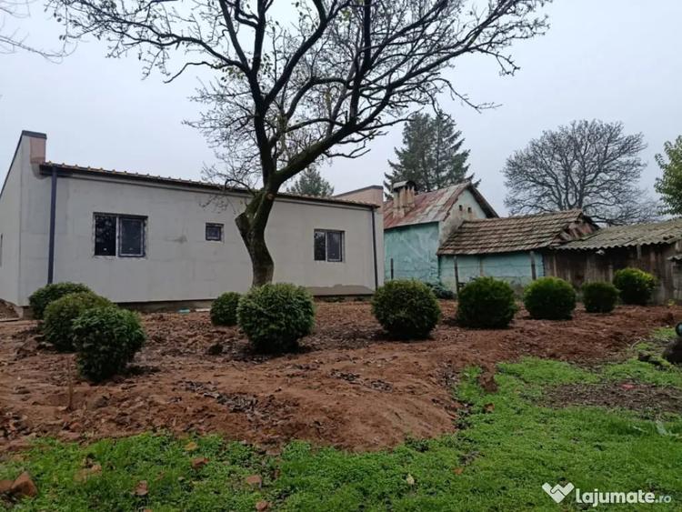 Casă cu 4 camere cu Teren 300 Mp în Coșoveni