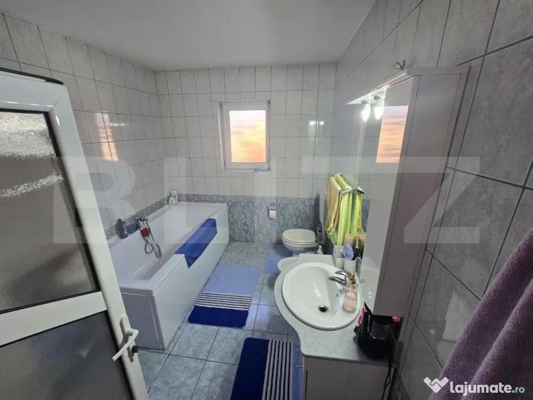 Casă cu 8 camere cu Teren 750 Mp în Micești