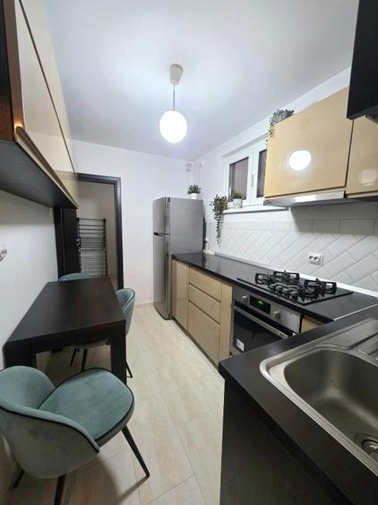 Apartament cu 3 camere semidecomandat, mobilat în Sala Palatului