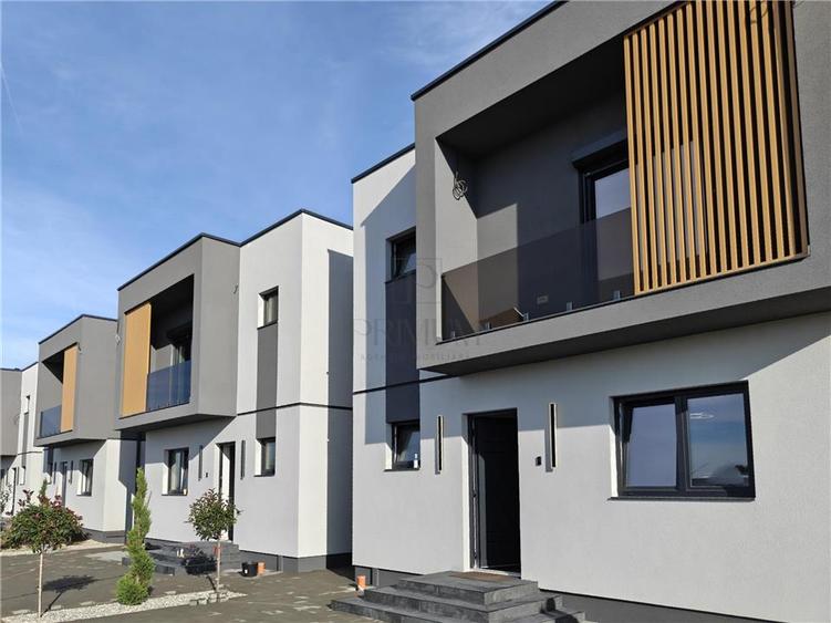 Duplex cu 4 camere cu Canalizare în Moșnița Veche
