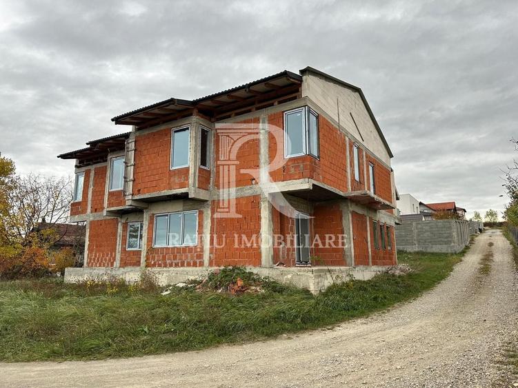 Duplex cu 6 camere cu Canalizare în Dealuri Oradea