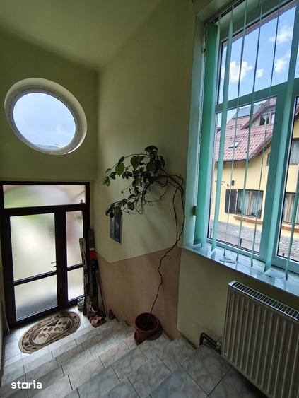 Casă cu 5 camere cu Teren 450 Mp în Schei
