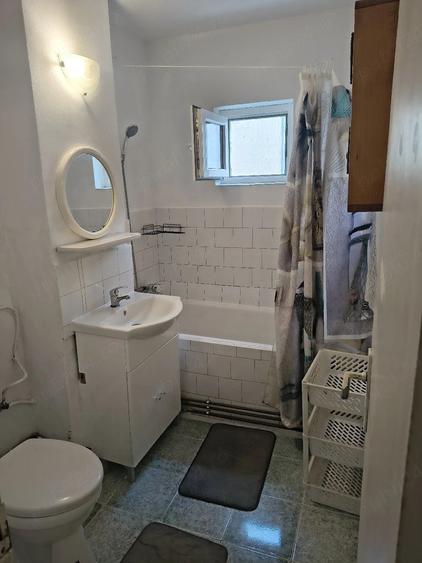 Apartament cu 2 camere semidecomandat în Girocului