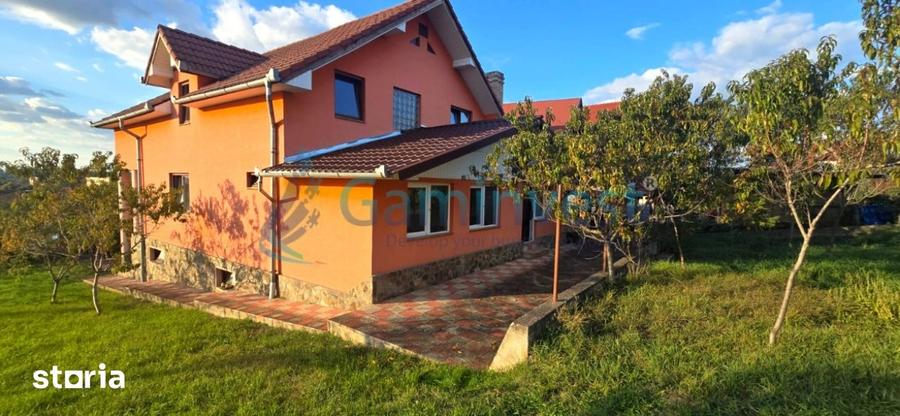 Casă cu 5 camere cu Teren 2690 Mp în Central