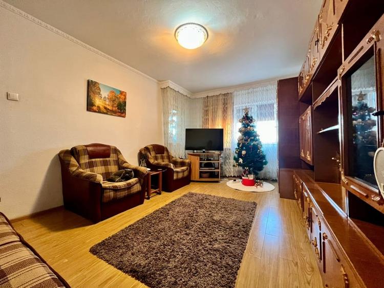 Apartament cu 3 camere decomandat, mobilat în Tecuci