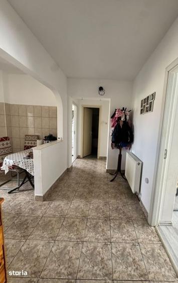 Apartament cu 3 camere decomandat în Săsar