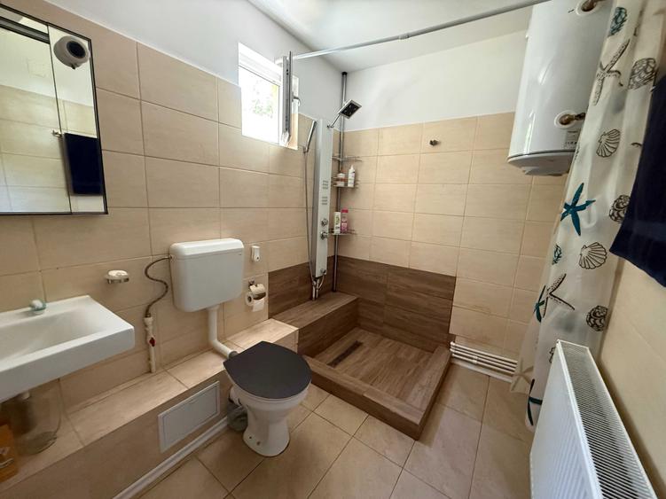 Casă cu 4 camere cu Teren 640 Mp în Prunaru