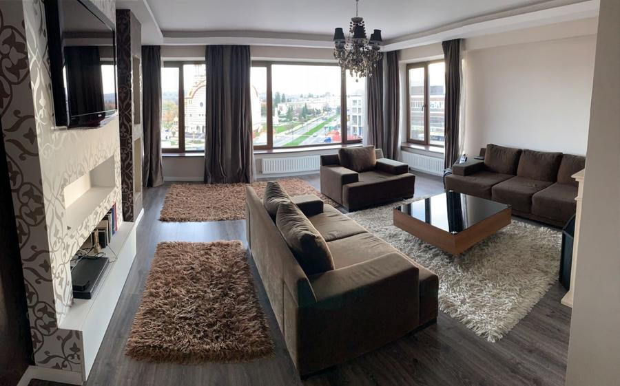 Apartament cu 2 camere decomandat în Central