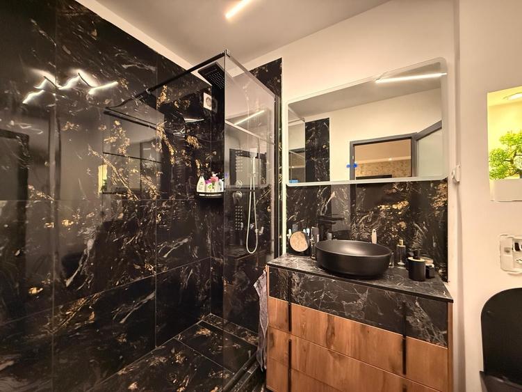 Apartament cu 2 camere decomandat în Poarta 6