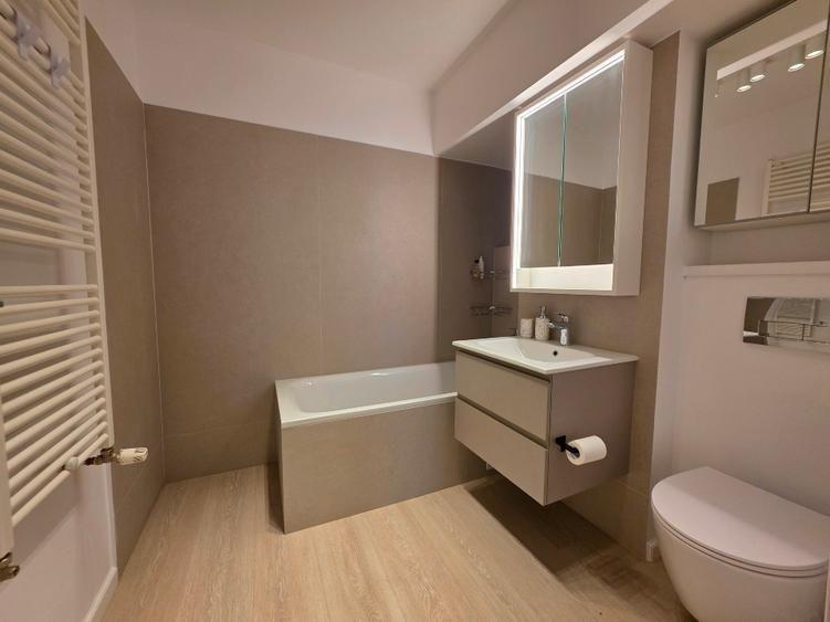 Apartament cu 4 camere decomandat, mobilat în Decebal