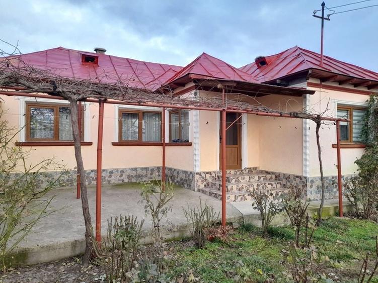 Casă cu 4 camere în Războieni