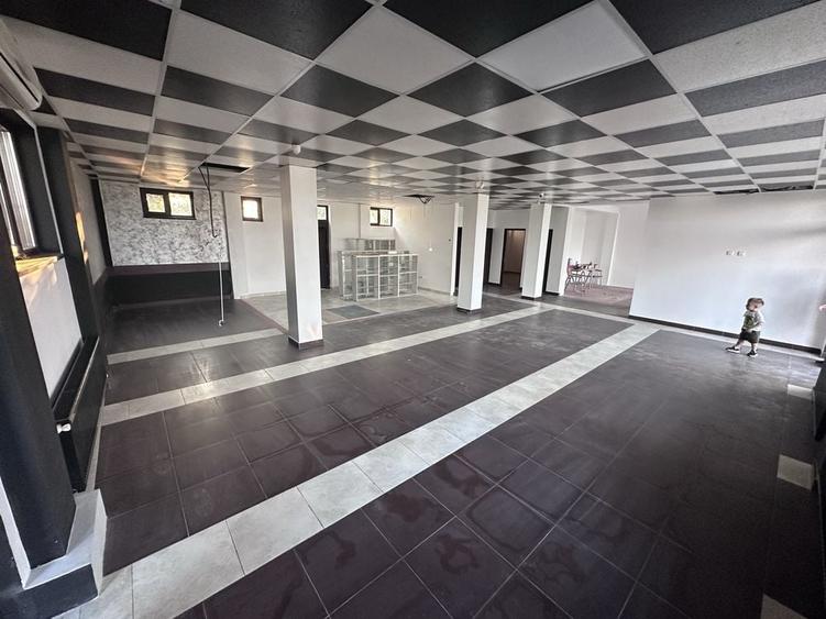 Spațiu comercial, de 1,000 mp, în Munteni