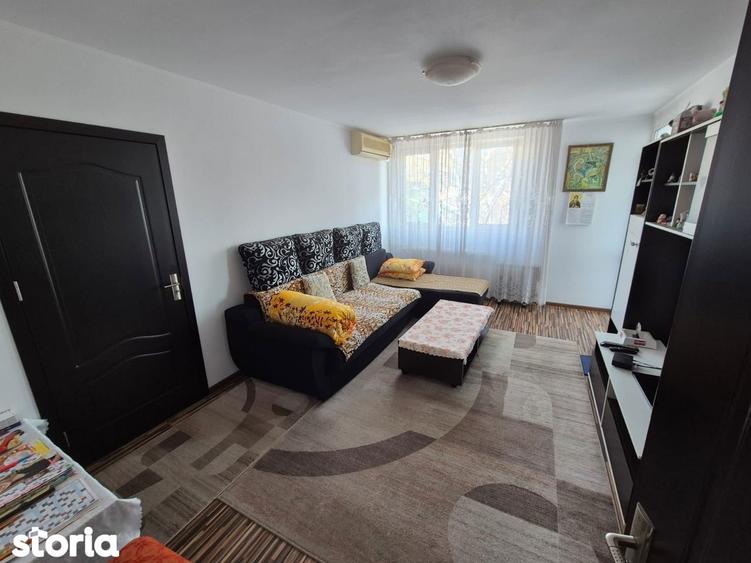 Apartament cu 3 camere semidecomandat, mobilat în Titan