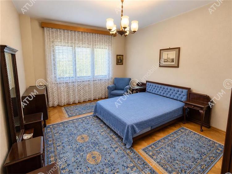 Apartament cu 3 camere decomandat, mobilat în Sub Arini