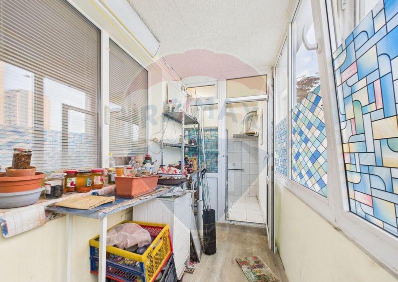 Apartament cu 3 camere semidecomandat în Basarabia