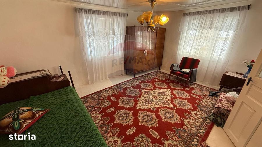 Casă cu 5 camere cu Teren 1300 Mp în Vulturu