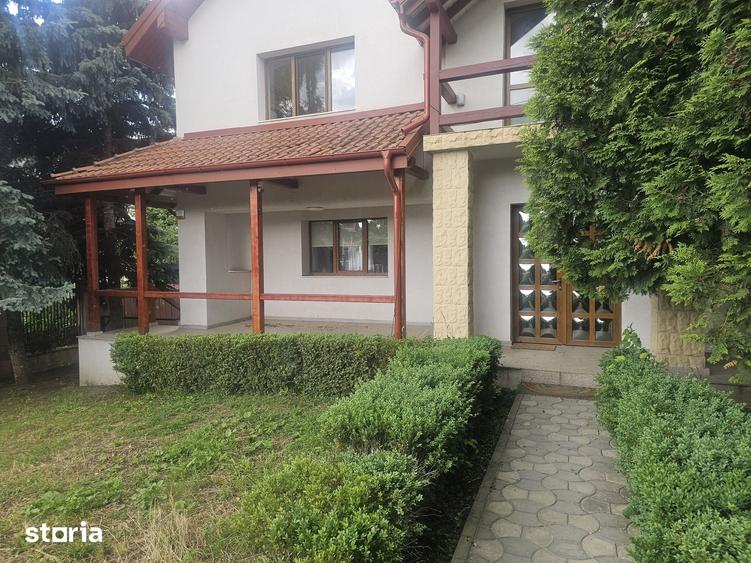 Casă cu 8 camere cu Teren 1500 Mp în Valea Lupului