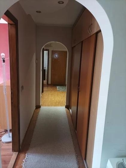 Apartament cu 3 camere decomandat, mobilat în Nicolina