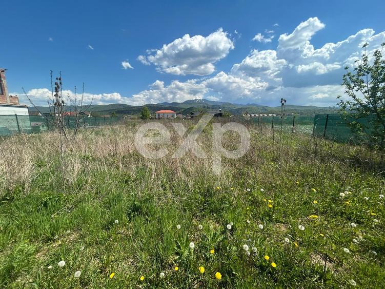 Teren Construcții intravilan de 600 mp, în Cristian