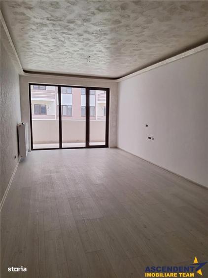 Apartament cu 2 camere decomandat în Tractorul