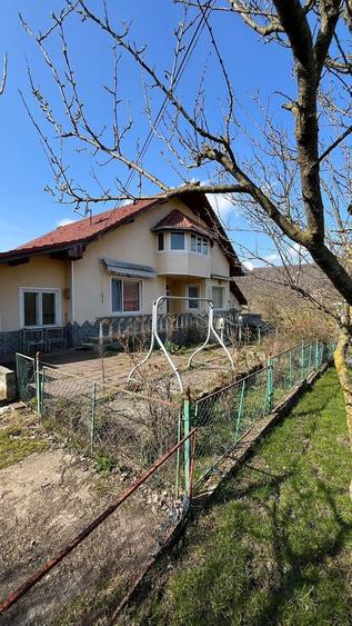 Casă cu 4 camere în Exterior Vest