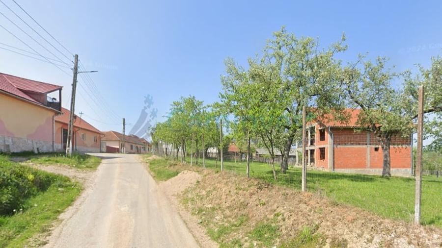 Casă individuală cu 5 camere cu Canalizare în Cresuia