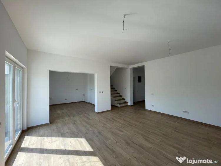 Casă cu 5 camere cu Teren 299 Mp în Ghiroda