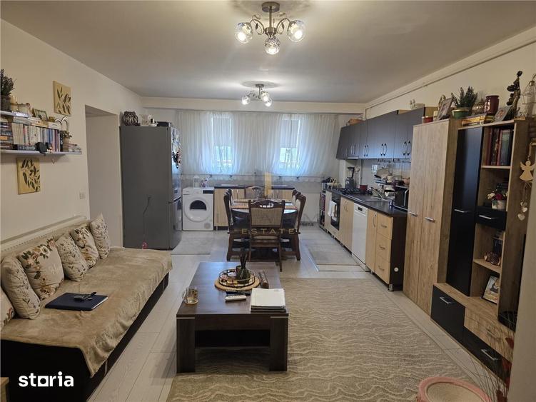 Apartament cu 3 camere în Ghiroda