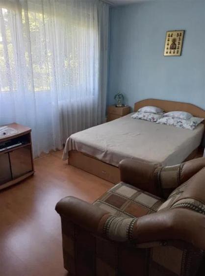 Apartament cu 3 camere semidecomandat, mobilat în Brâncoveanu