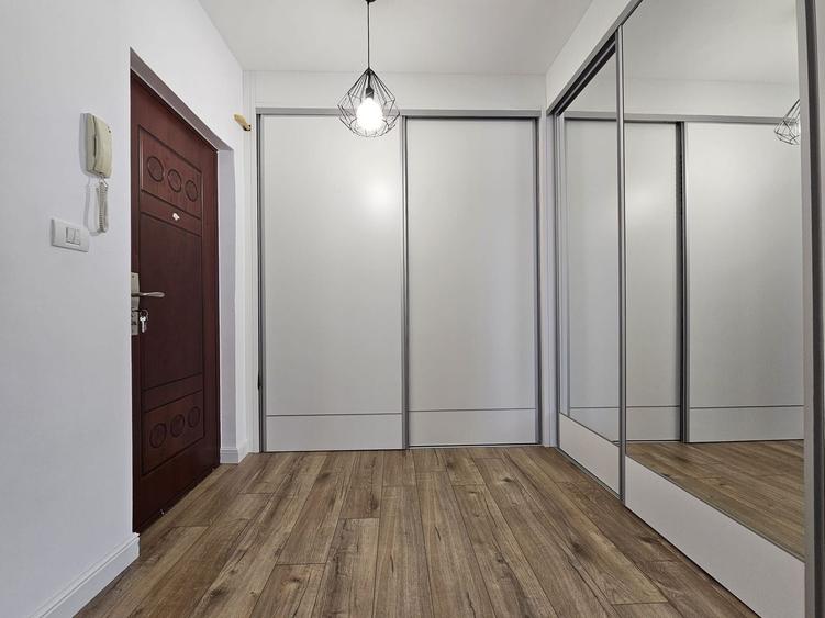 Apartament cu 3 camere decomandat, mobilat în Sud
