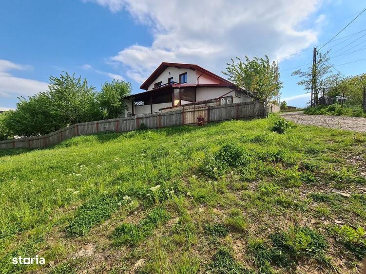 Teren de 870 mp, în Păun