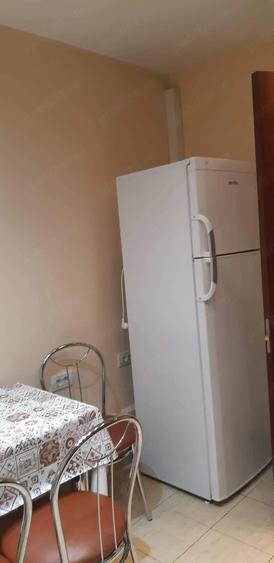 Apartament cu 3 camere semidecomandat în Circumvalațiunii