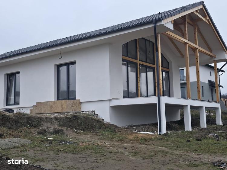 Casă cu 4 camere cu Teren 700 Mp în Livezeni