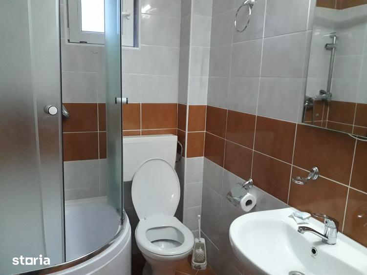 Casă cu 10 camere cu Teren 360 Mp în Central
