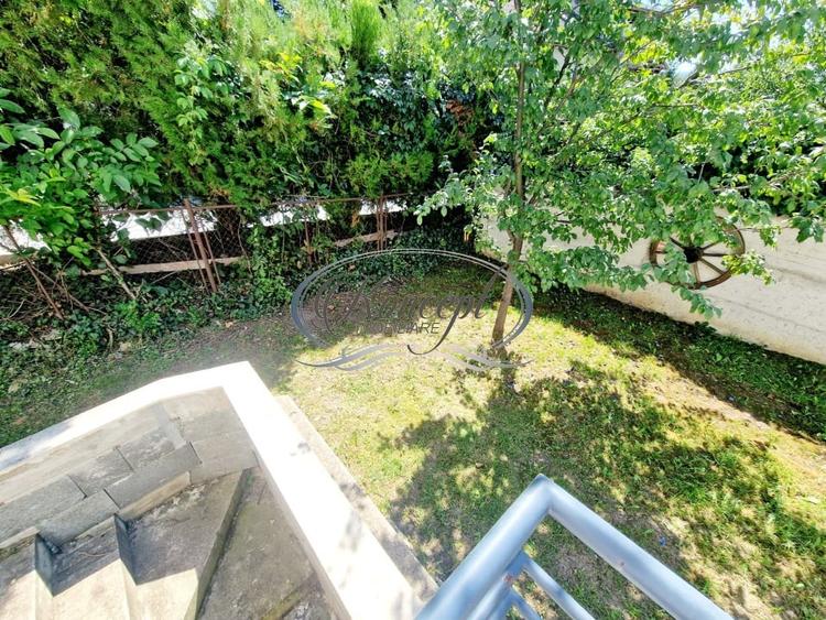 Apartament cu 3 camere semidecomandat, mobilat în Gruia