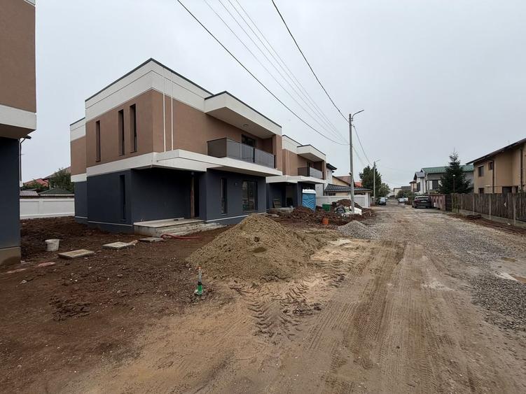 Casă individuală cu 4 camere cu Canalizare în Fundeni