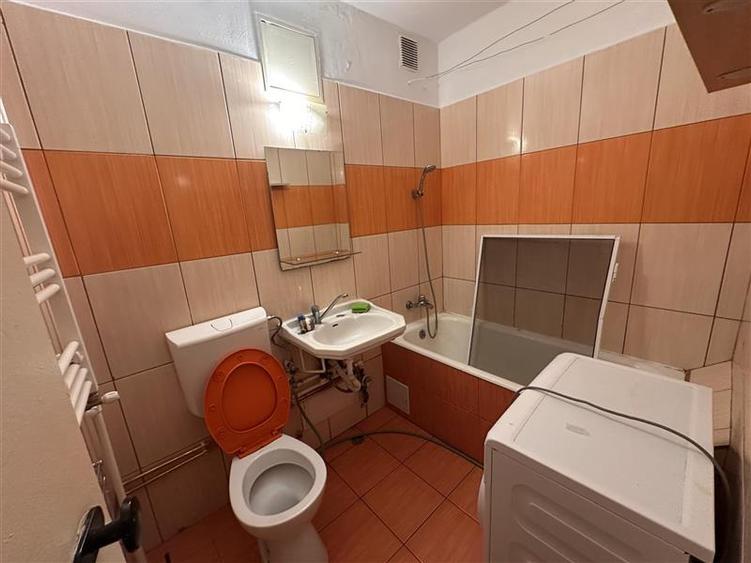 Garsonieră semidecomandată, mobilată în Girocului