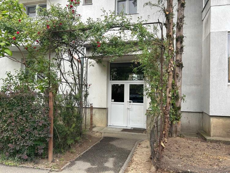 Apartament cu 2 camere semidecomandat în Exterior Vest