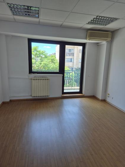 Birou, de 146.47999572754 mp, în P-ța Unirii