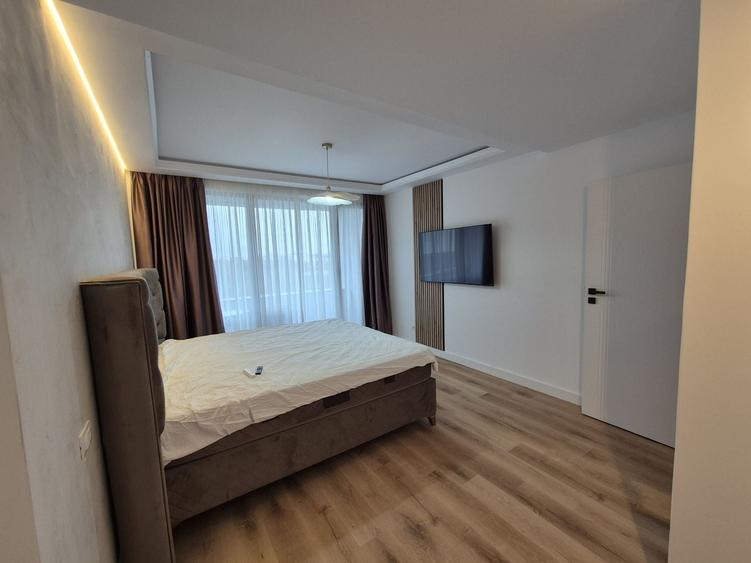 Duplex cu 12 camere cu Canalizare în Băneasa