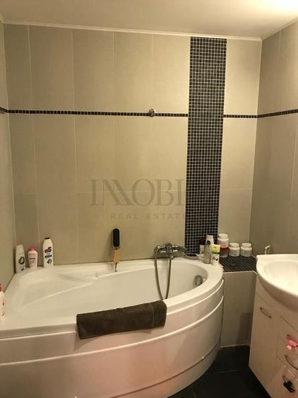 Apartament cu 3 camere decomandat în Panduri